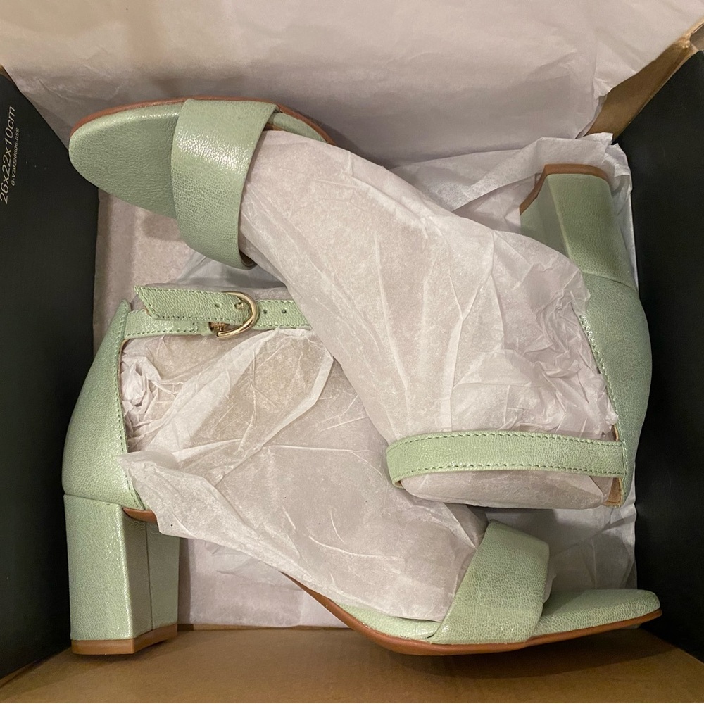 Naturalizer Vera in spring mint color